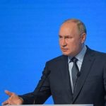 Путин поддержал идею по увеличению просветительского контента на телевидении
